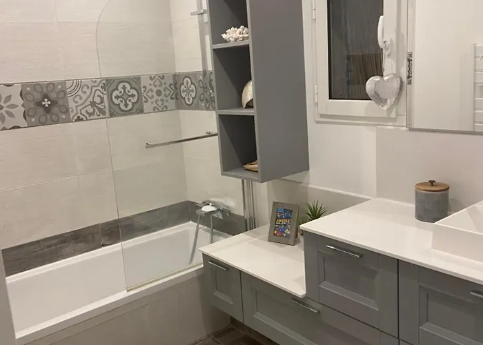 Cap D'antibes 50m From The 3 Bedrooms/pool Villa Antibes