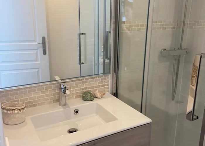 Cap D'antibes 50m From The 3 Bedrooms/pool Villa Antibes